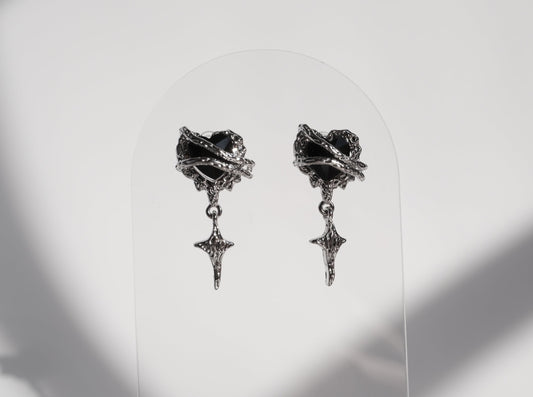 Black Heart Earring, Detail