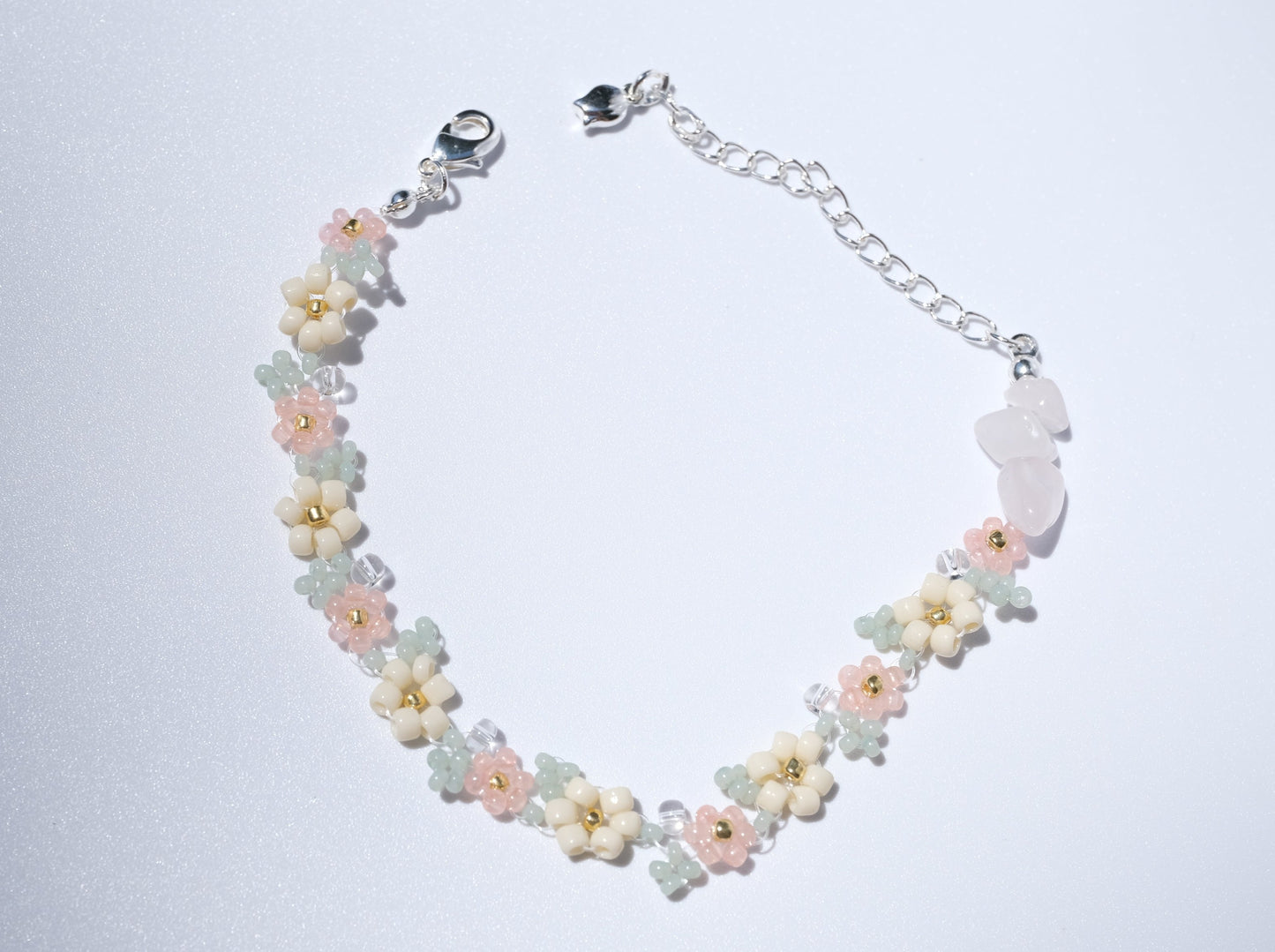 Cristal Peach Flower Beaded Bracelet, Detail